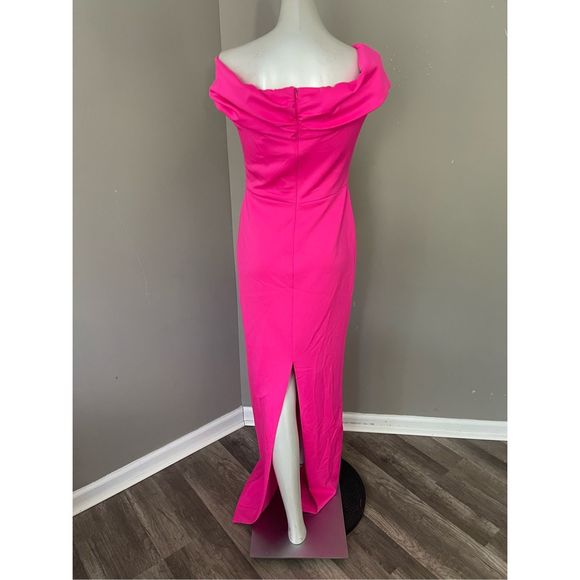 Black Halo Lilliana Draped Off-The-Shoulder Gown - Picture 6 of 7